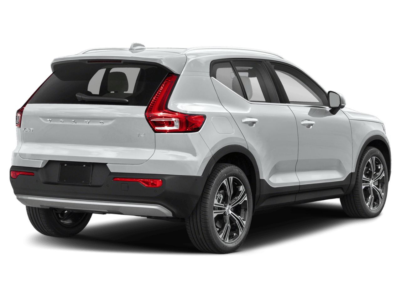 2022 Volvo XC40 Momentum - Rear 3/4, facing to the right