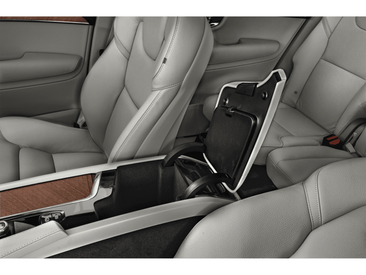 2022 Volvo XC90 Momentum - Interior Center Storage Console