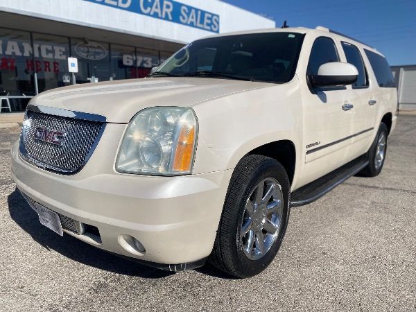 2011 GMC Yukon XL Denali's photo