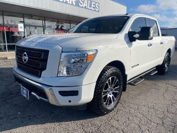 2021 Nissan Titan SV's photo